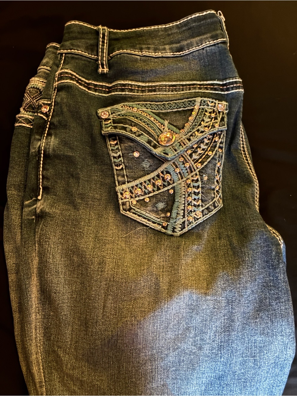 Women's Dark Wash Embroidered Pocket Jeans - Blue